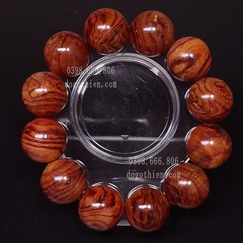 title% Vòng tay gỗ sưa đỏ mặt quỷ
