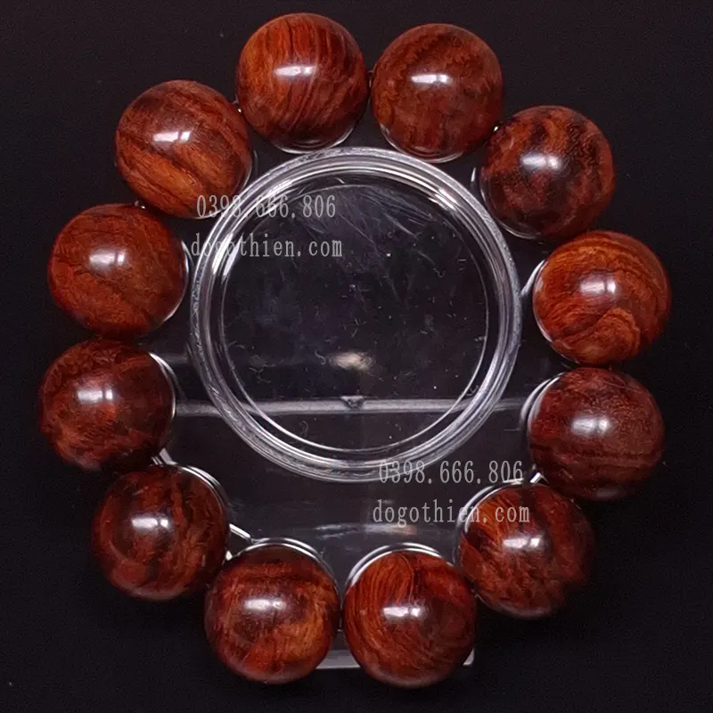 title% Vòng tay gỗ sưa đỏ mặt quỷ